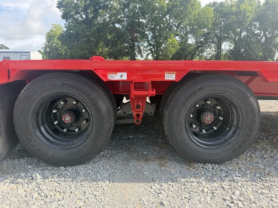 2026 RawMaxx HTX 102X32 40K GVWR 11' HYDRUALIC DOVETAIL 16K HYDRAULIC DISC BRAKES WIRELESS REMOTE Fl