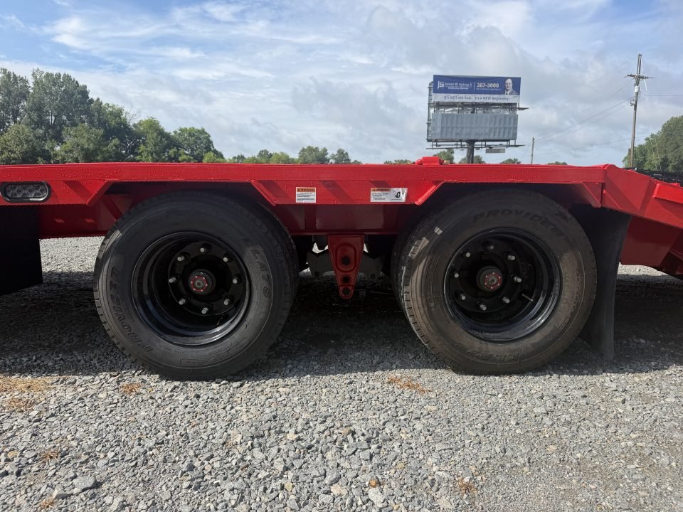 2026 RawMaxx HTX 102X32 40K GVWR 11' HYDRUALIC DOVETAIL 16K HYDRAULIC DISC BRAKES WIRELESS REMOTE Fl