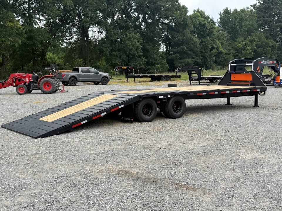 2026 RawMaxx HTX 102X32 GOOSENECK / HYDRAULIC DISC BRAKES / HYDRAULIC JACKS / 14 PLY TIRES / ALUMINU