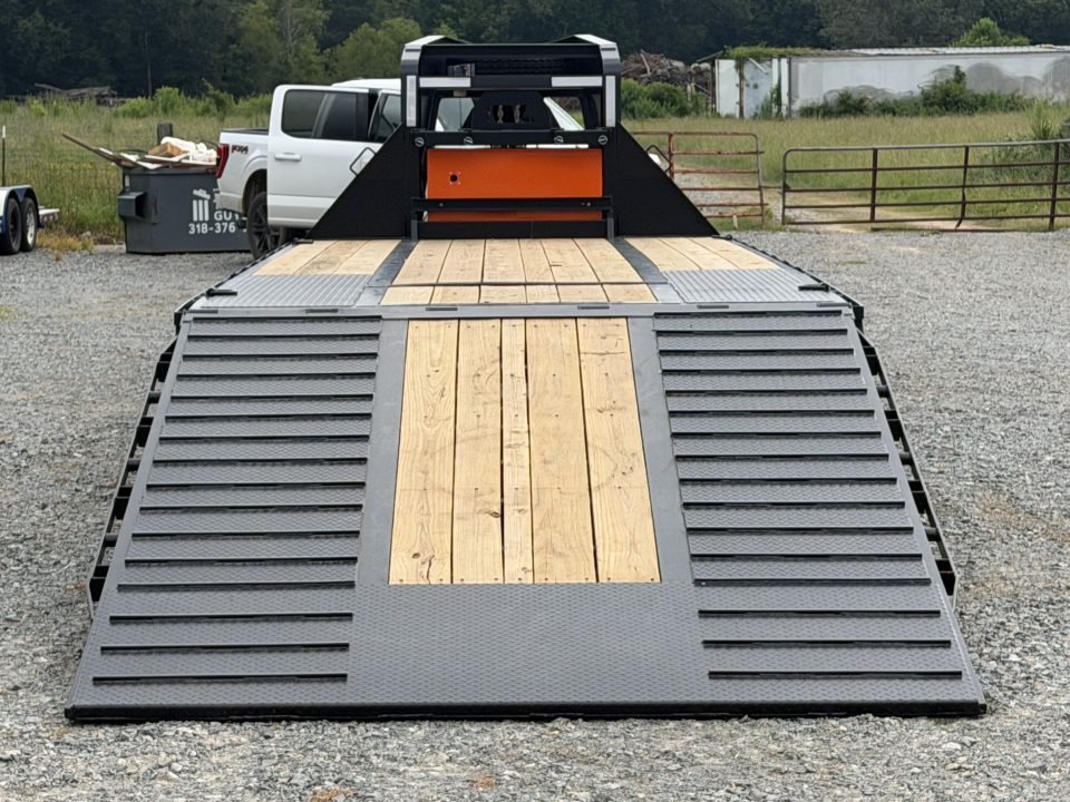 2026 RawMaxx HTX 102X32 GOOSENECK / HYDRAULIC DISC BRAKES / HYDRAULIC JACKS / 14 PLY TIRES / ALUMINU