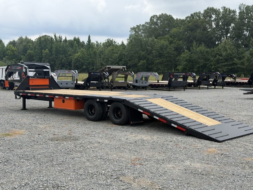 2026 RawMaxx HTX 102X32 GOOSENECK / HYDRAULIC DISC BRAKES / HYDRAULIC JACKS / 14 PLY TIRES / ALUMINU