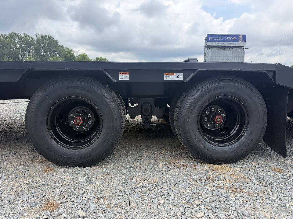 2026 RawMaxx HTX 102X32 GOOSENECK / HYDRAULIC DISC BRAKES / HYDRAULIC JACKS / 14 PLY TIRES / ALUMINU