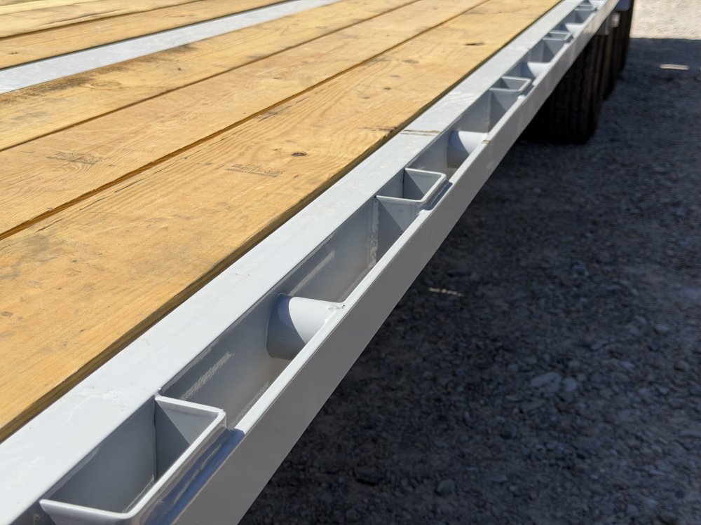 2027 102"x32' Load Trail Flatbed