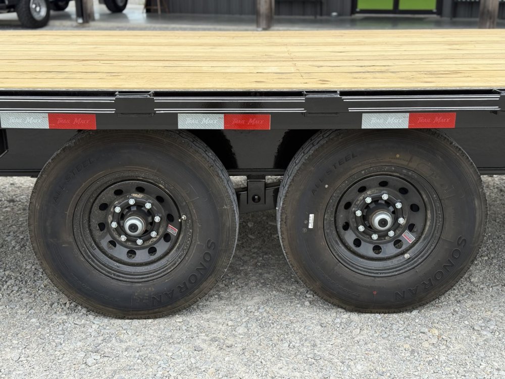 2026 TRAILMAXX 102X40 GOOSENECK HOTSHOT FLATBED W/MEGA RAMPS, 14 PLYS AND (8) SLIDE RATCHETS 14K GVW