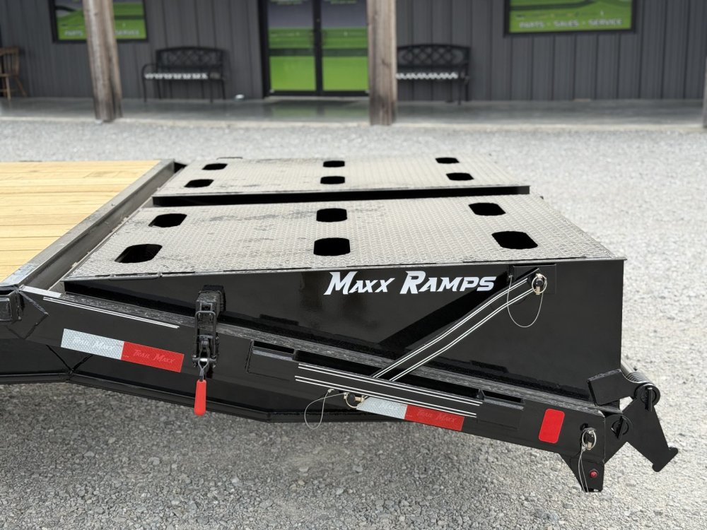 2026 TRAILMAXX 102X40 GOOSENECK HOTSHOT FLATBED W/MEGA RAMPS, 14 PLYS AND (8) SLIDE RATCHETS 14K GVW