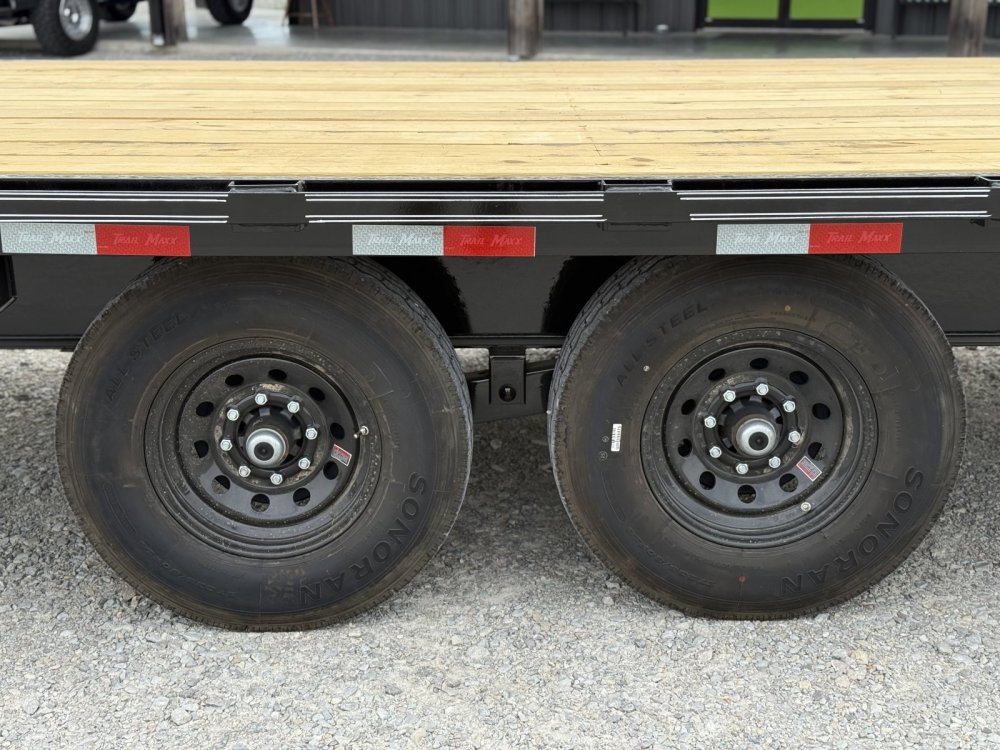 2026 TRAILMAXX 102X40 GOOSENECK HOTSHOT FLATBED W/MEGA RAMPS, 14 PLYS AND (8) SLIDE RATCHETS 14K GVW