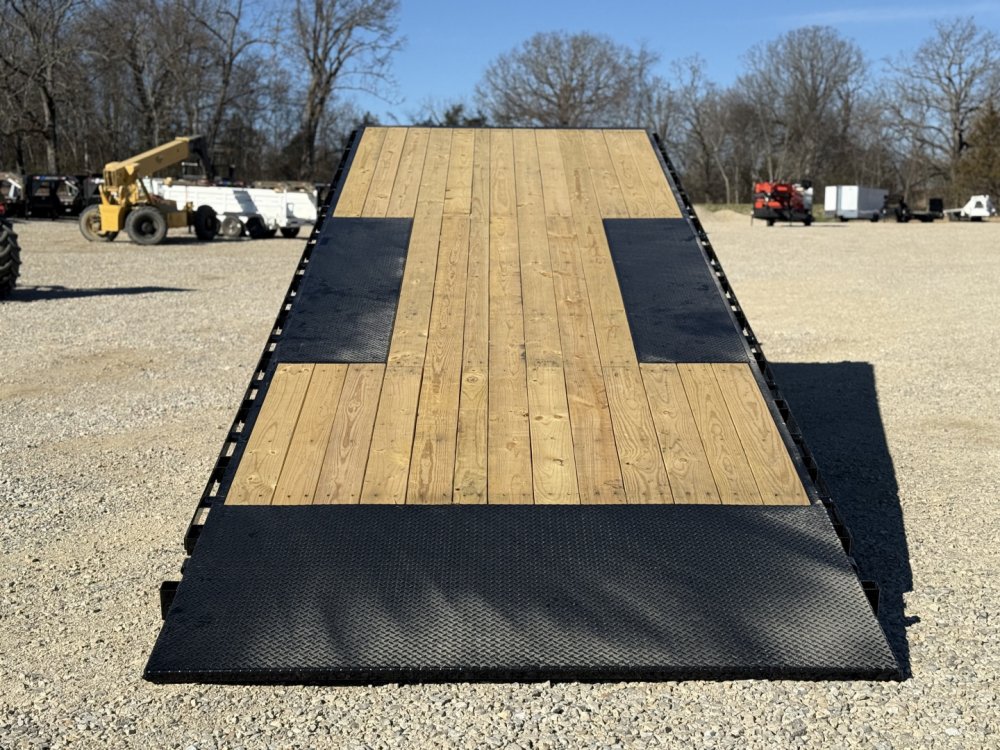 2026 Load Trail GE 102X32 Tilt Trailer / 14 PLY / WIRELESS REMOTE / 21000 GVWR