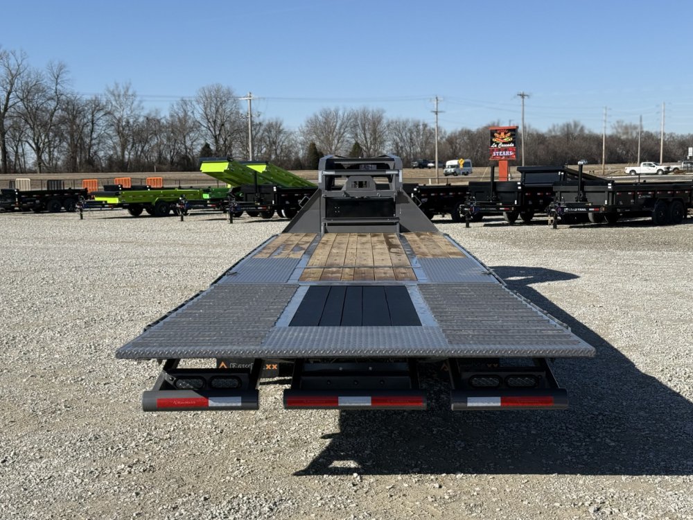 2026 RawMaxx HTX 102X32 GOOSENECK 16K HYDRAULIC DISC BRAKE AXLES AND 11' HYDRAULIC DOVE/JACKS 30K GV