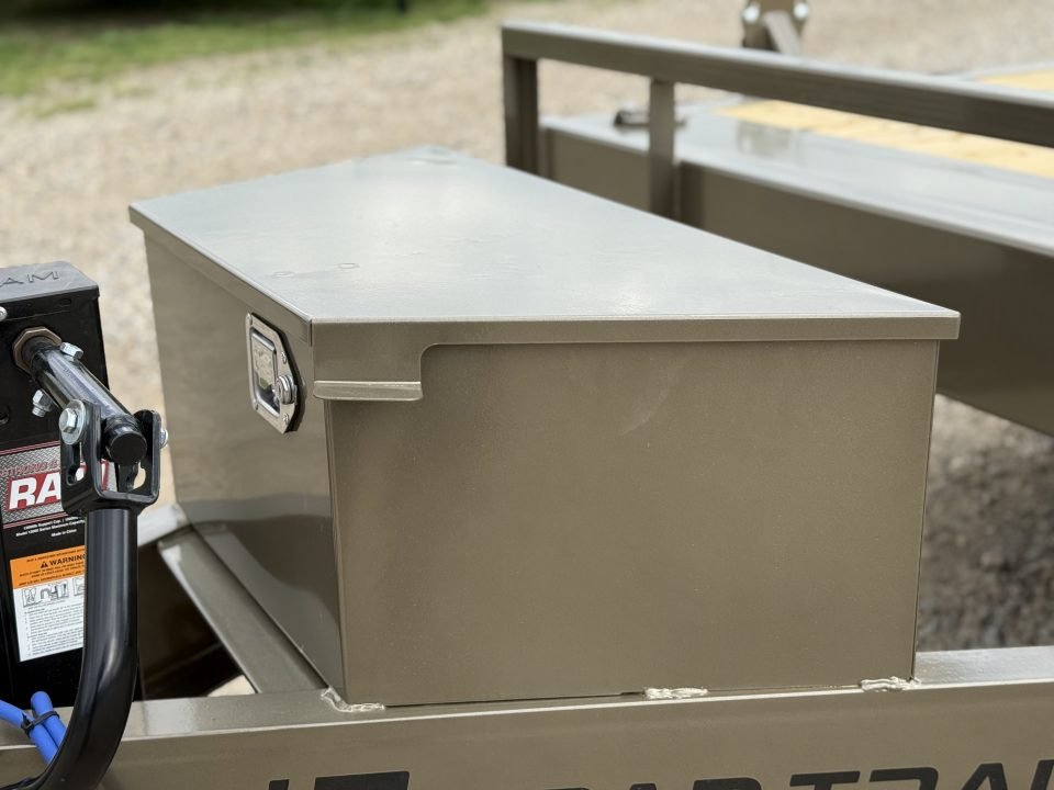 2026 Load Trail CH 83X22 Equipment Trailer / MAX RAMPS / FRONT TOOL BOX / WINCH PLATE / RUB RAIL / 2