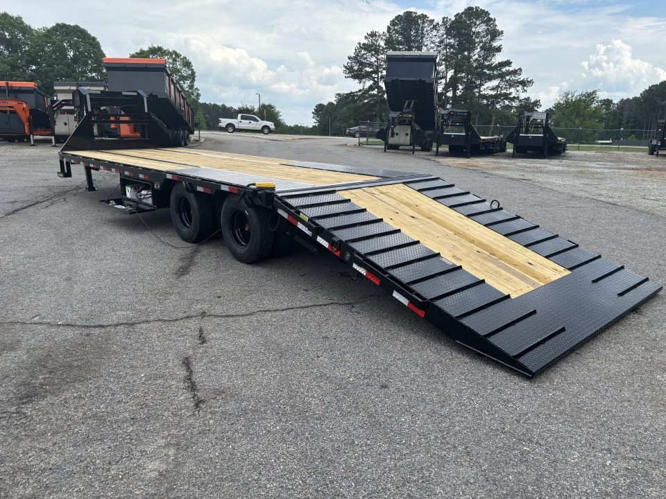 2026 Load Trail GL 102X32 9' HYDRAULIC DOVE TAIL AND JACKS 25900 GVWR Deckover Trailer