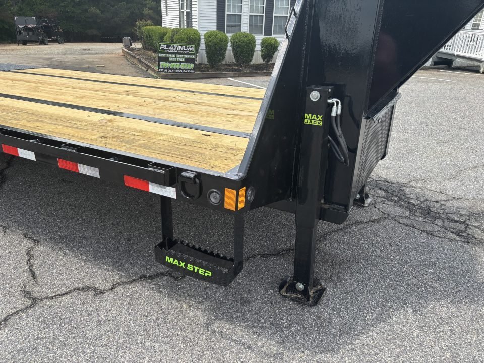 2026 Load Trail GL 102X32 9' HYDRAULIC DOVE TAIL AND JACKS 25900 GVWR Deckover Trailer