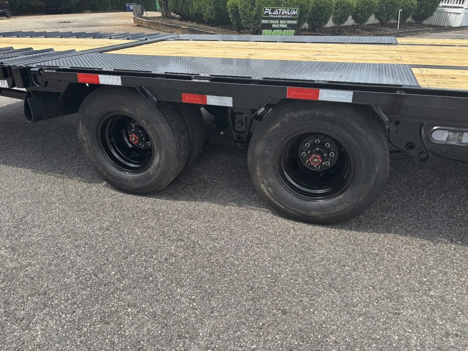 2026 Load Trail GL 102X32 9' HYDRAULIC DOVE TAIL AND JACKS 25900 GVWR Deckover Trailer