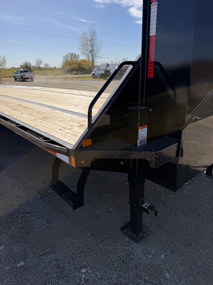 2027 Double A 32' Gooseneck GHB208-32