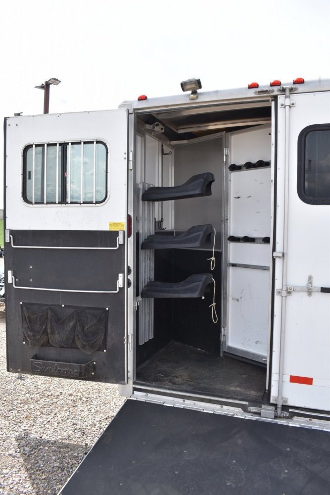 Sundowner 8011 Living Quarters 4 horse trailer, 11' short wall, 15K, rear load ramp