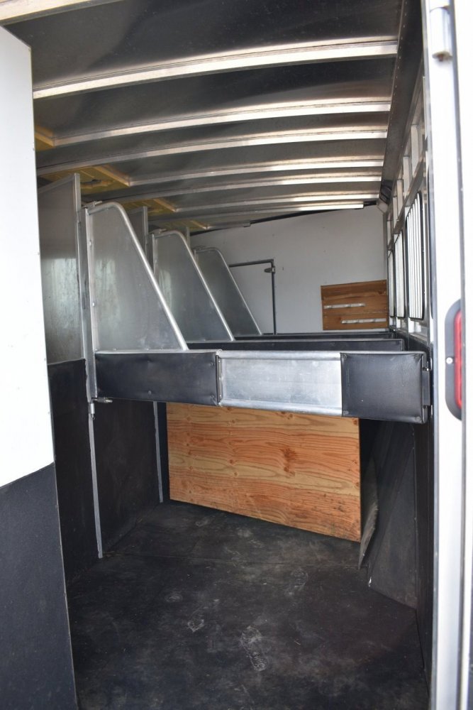 Sundowner 8011 Living Quarters 4 horse trailer, 11' short wall, 15K, rear load ramp