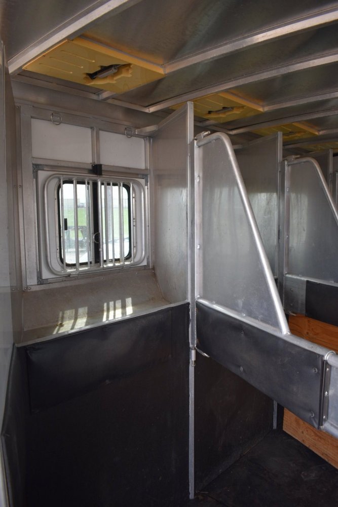 Sundowner 8011 Living Quarters 4 horse trailer, 11' short wall, 15K, rear load ramp