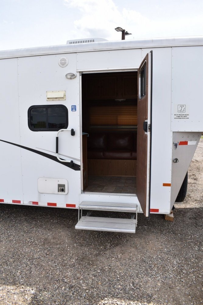 Sundowner 8011 Living Quarters 4 horse trailer, 11' short wall, 15K, rear load ramp