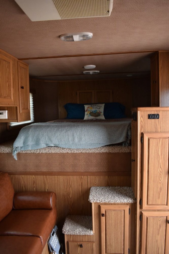 Sundowner 8011 Living Quarters 4 horse trailer, 11' short wall, 15K, rear load ramp