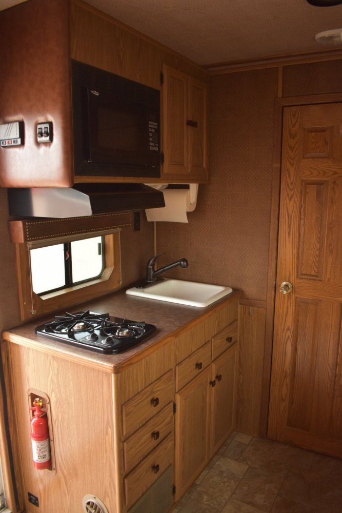 Sundowner 8011 Living Quarters 4 horse trailer, 11' short wall, 15K, rear load ramp