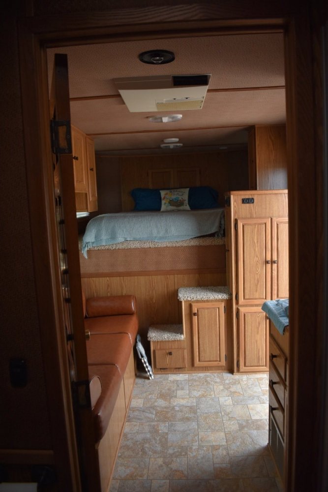 Sundowner 8011 Living Quarters 4 horse trailer, 11' short wall, 15K, rear load ramp
