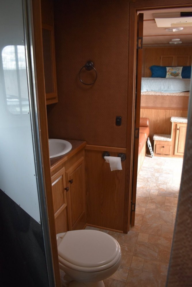 Sundowner 8011 Living Quarters 4 horse trailer, 11' short wall, 15K, rear load ramp