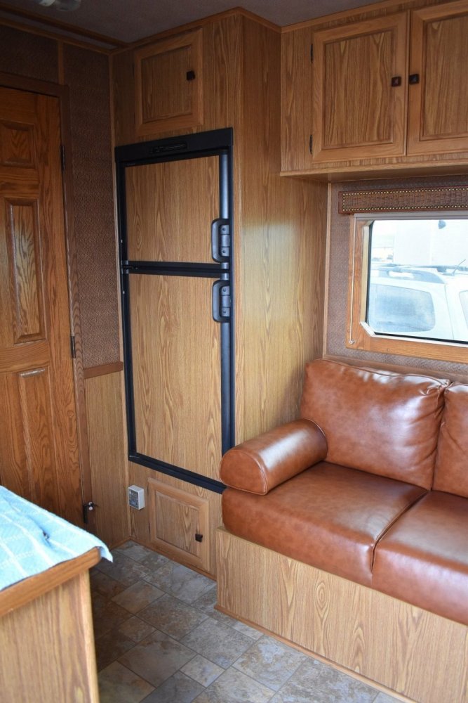 Sundowner 8011 Living Quarters 4 horse trailer, 11' short wall, 15K, rear load ramp