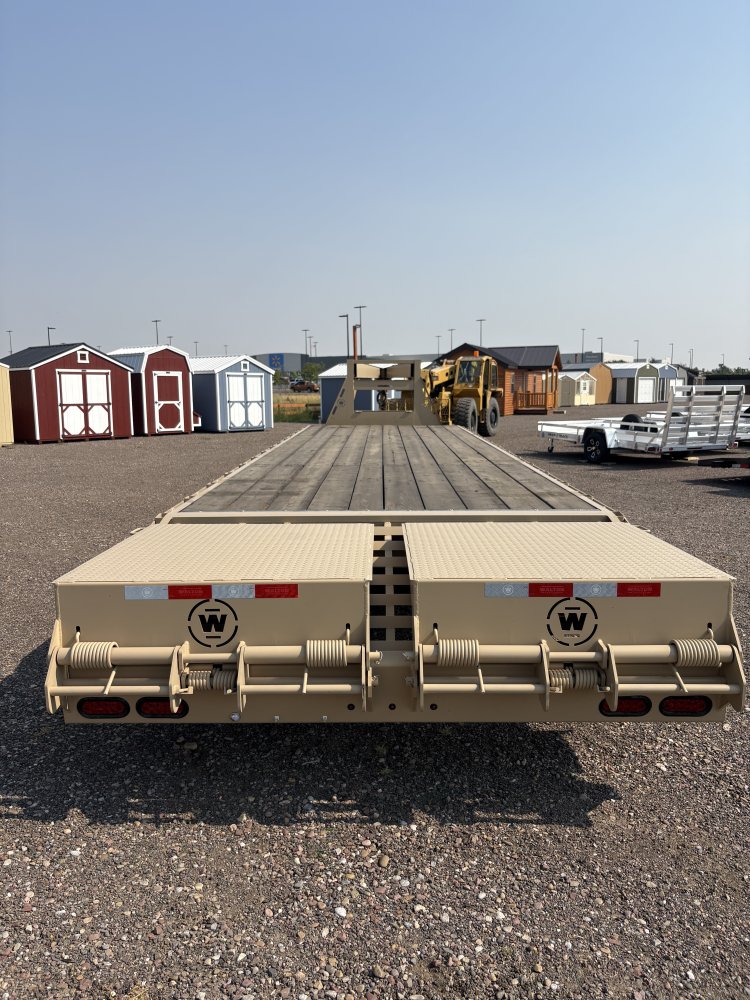 Walton FBX212-32G 24K Gooseneck trailer, 235/80R16 tires, spare tire, mud flaps, tool box, mega ramp