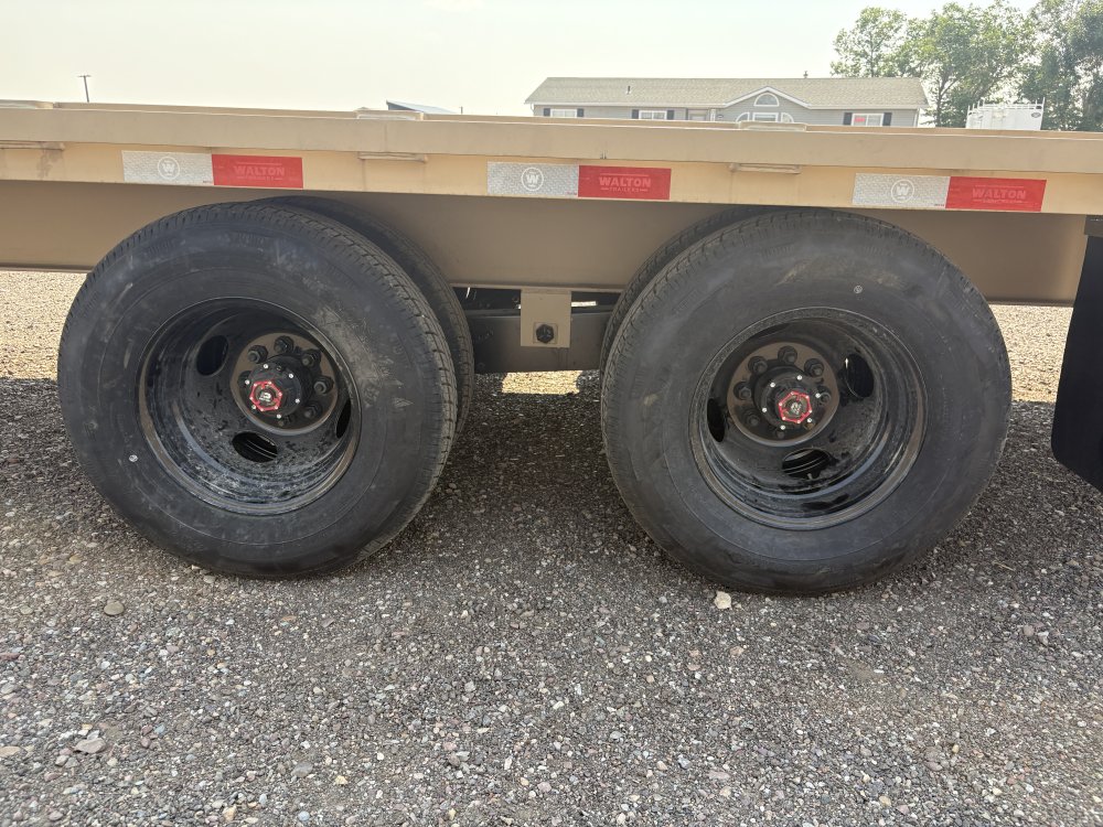 Walton FBX212-32G 24K Gooseneck trailer, 235/80R16 tires, spare tire, mud flaps, tool box, mega ramp
