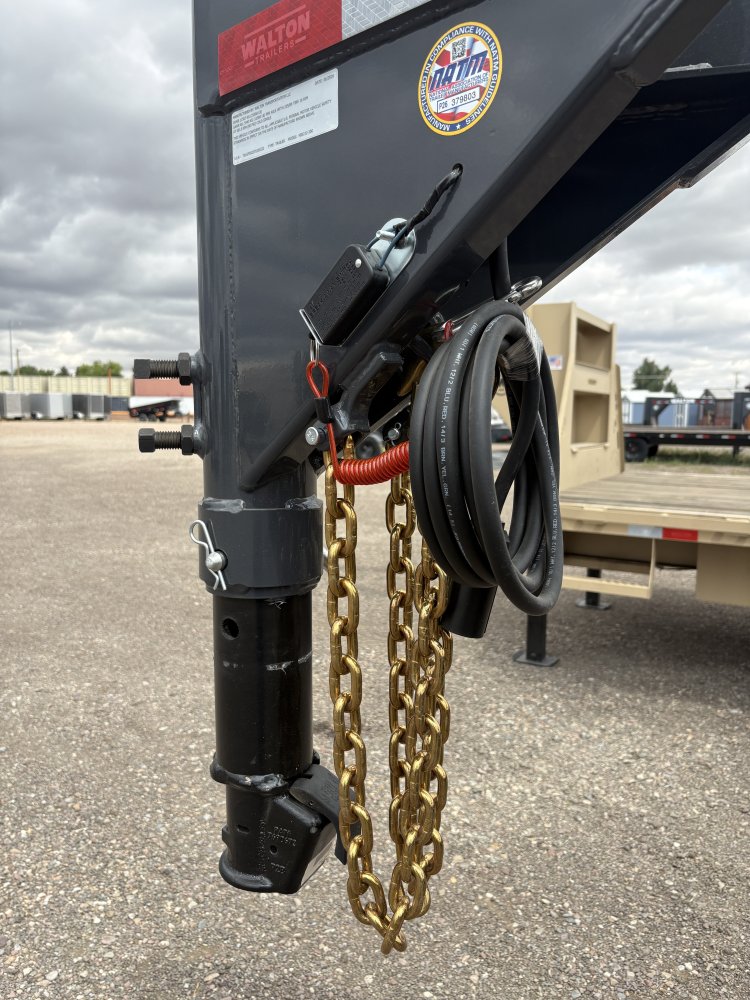 Walton FBX212-30G 24K Gooseneck trailer, 235/80R16 tires, spare tire, mud flaps, tool box, mega ramp