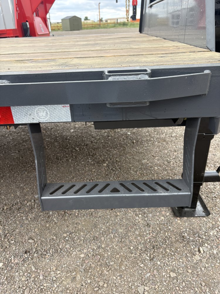 Walton FBX212-30G 24K Gooseneck trailer, 235/80R16 tires, spare tire, mud flaps, tool box, mega ramp