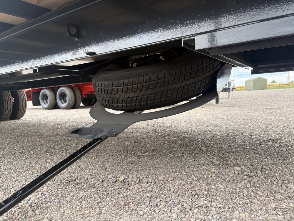 Walton FBX212-30G 24K Gooseneck trailer, 235/80R16 tires, spare tire, mud flaps, tool box, mega ramp