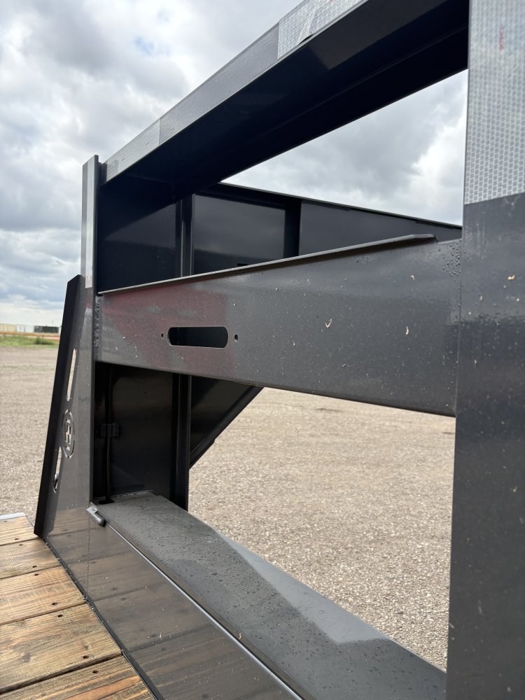 Walton FBX212-30G 24K Gooseneck trailer, 235/80R16 tires, spare tire, mud flaps, tool box, mega ramp