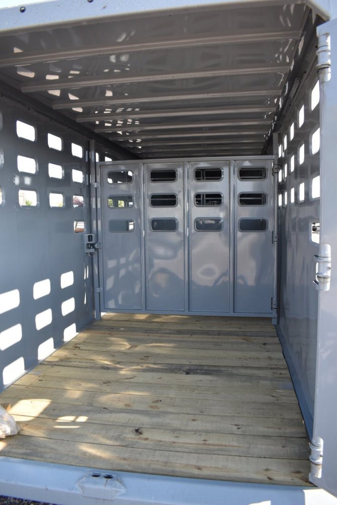 Eagle X 6'8x20 14K Gooseneck Livestock Trailer w/ Rubber Floor, Slider Gate & Sorting Gate, Lava Gre