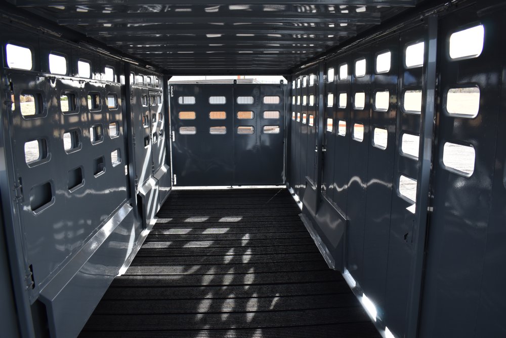 Eagle X - 7'X24' 14K Gooseneck livestock trailer, Steel punched hole sides