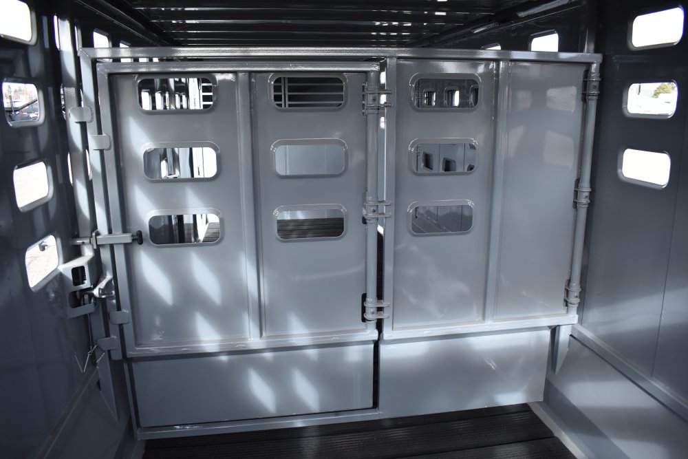 Eagle X - 7'X24' 14K Gooseneck livestock trailer, Steel punched hole sides