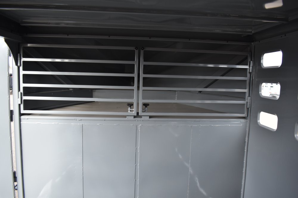 Eagle X - 7'X24' 14K Gooseneck livestock trailer, Steel punched hole sides