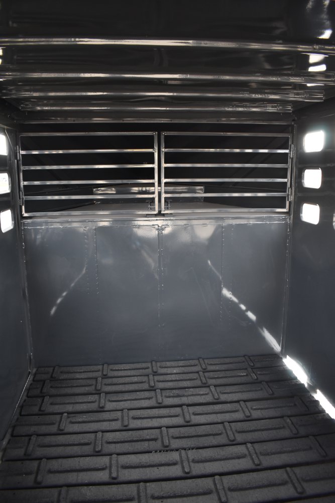 Eagle X - 7'X24' 14K Gooseneck livestock trailer, Steel punched hole sides