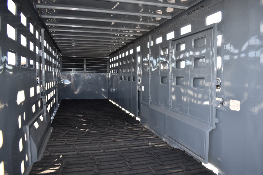 Eagle X - 7'X28' 16K Gooseneck livestock trailer, Steel punched hole sides