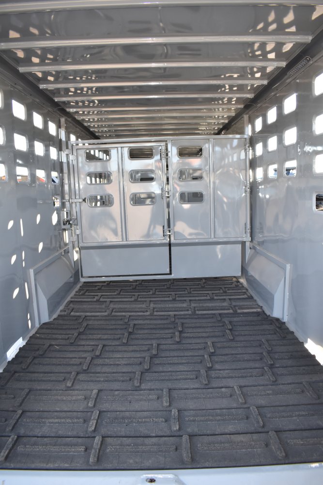 Eagle X - 7'X28' 16K Gooseneck livestock trailer, Steel punched hole sides