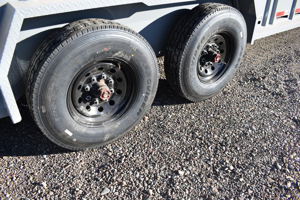 Eagle X - 7'X28' 16K Gooseneck livestock trailer, Steel punched hole sides