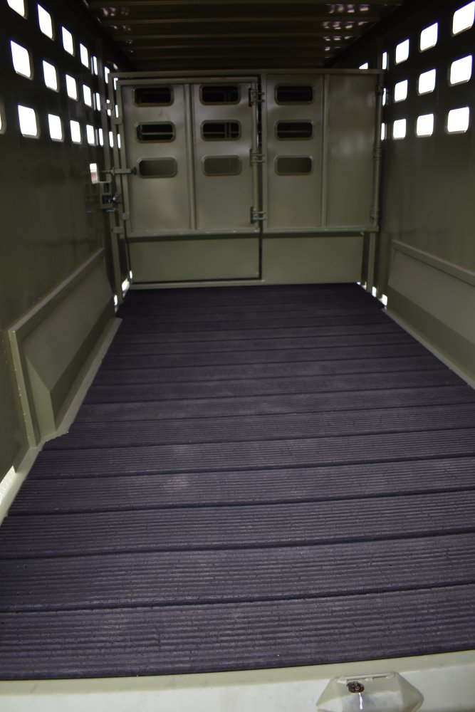 Eagle X - 7'X20' 14K Gooseneck livestock trailer, Steel punched hole sides