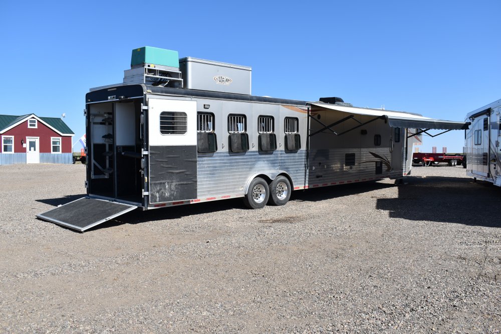 Hoosier Horse trailer 5 horse 16K slant load