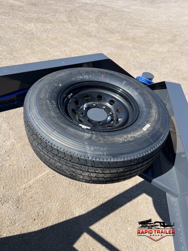 102"x32' Lamar Trailers Equipment