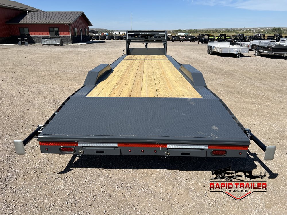 102"x32' Lamar Trailers Equipment