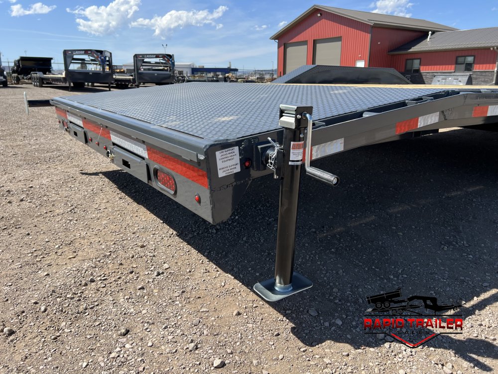 102"x32' Lamar Trailers Equipment