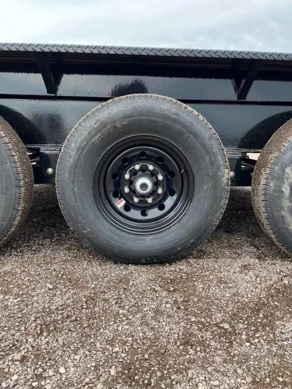 x Load Trail Equipment