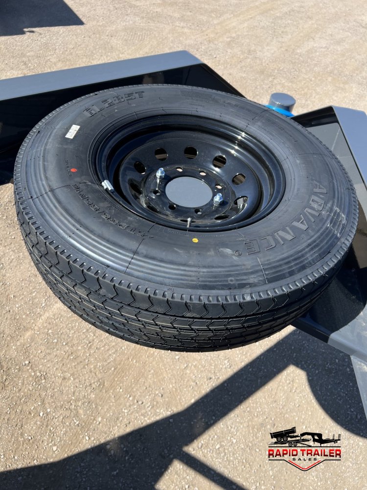 102"x40' Lamar Trailers Equipment