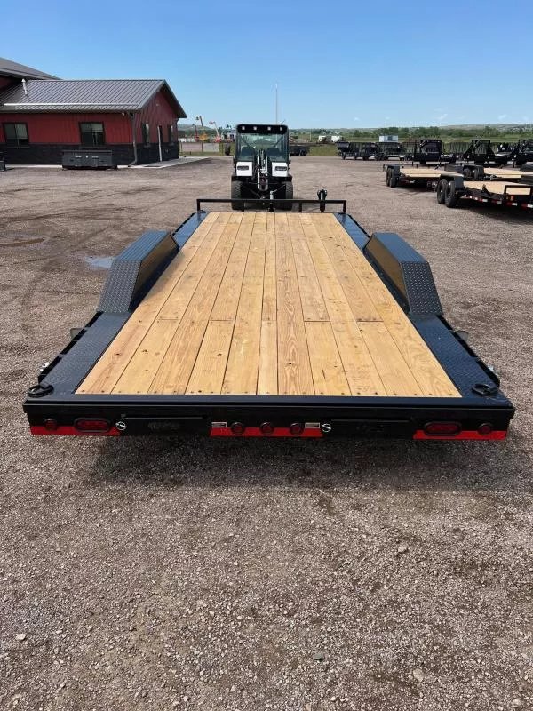 x Load Trail Equipment