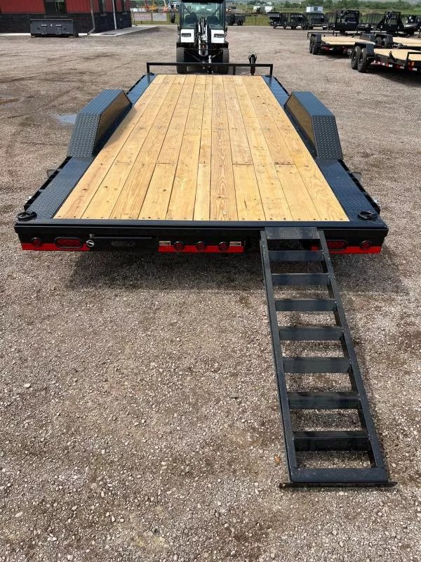x Load Trail Equipment