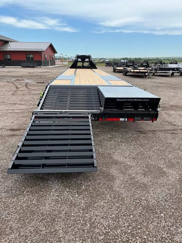 x Load Trail Equipment